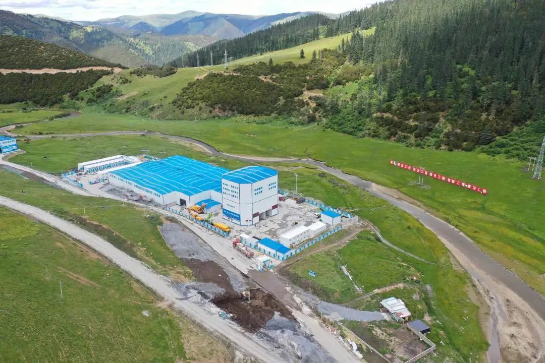 “站”立高原！徐工攪拌站助力川藏線建設(shè)！