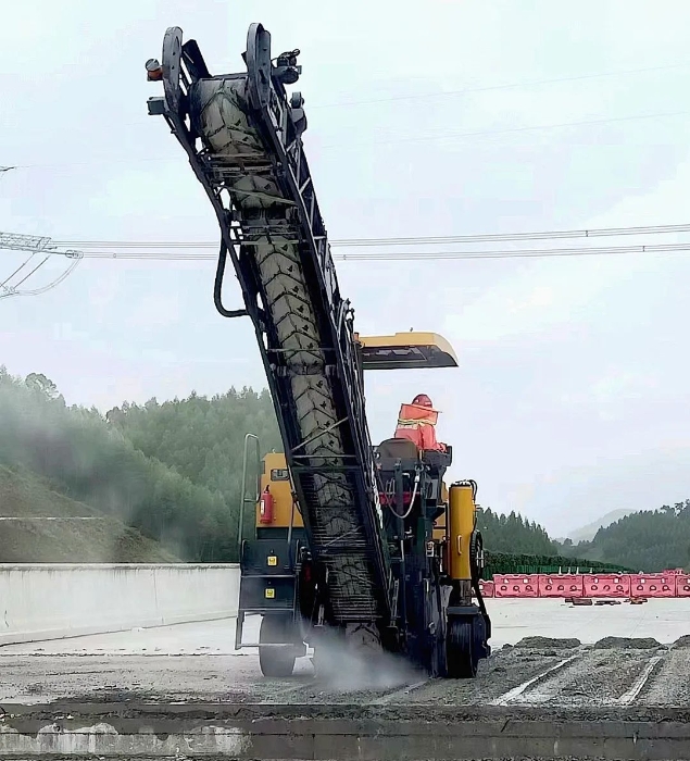 靠譜！徐工銑刨機化身“護路使者”助力巴平高速建設(shè)！
